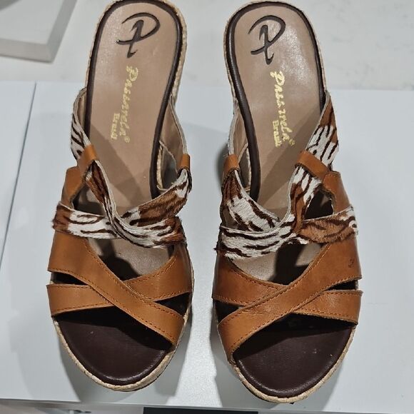 Patterned Brown and Tan Wedge Sandals - Picture 2 of 8